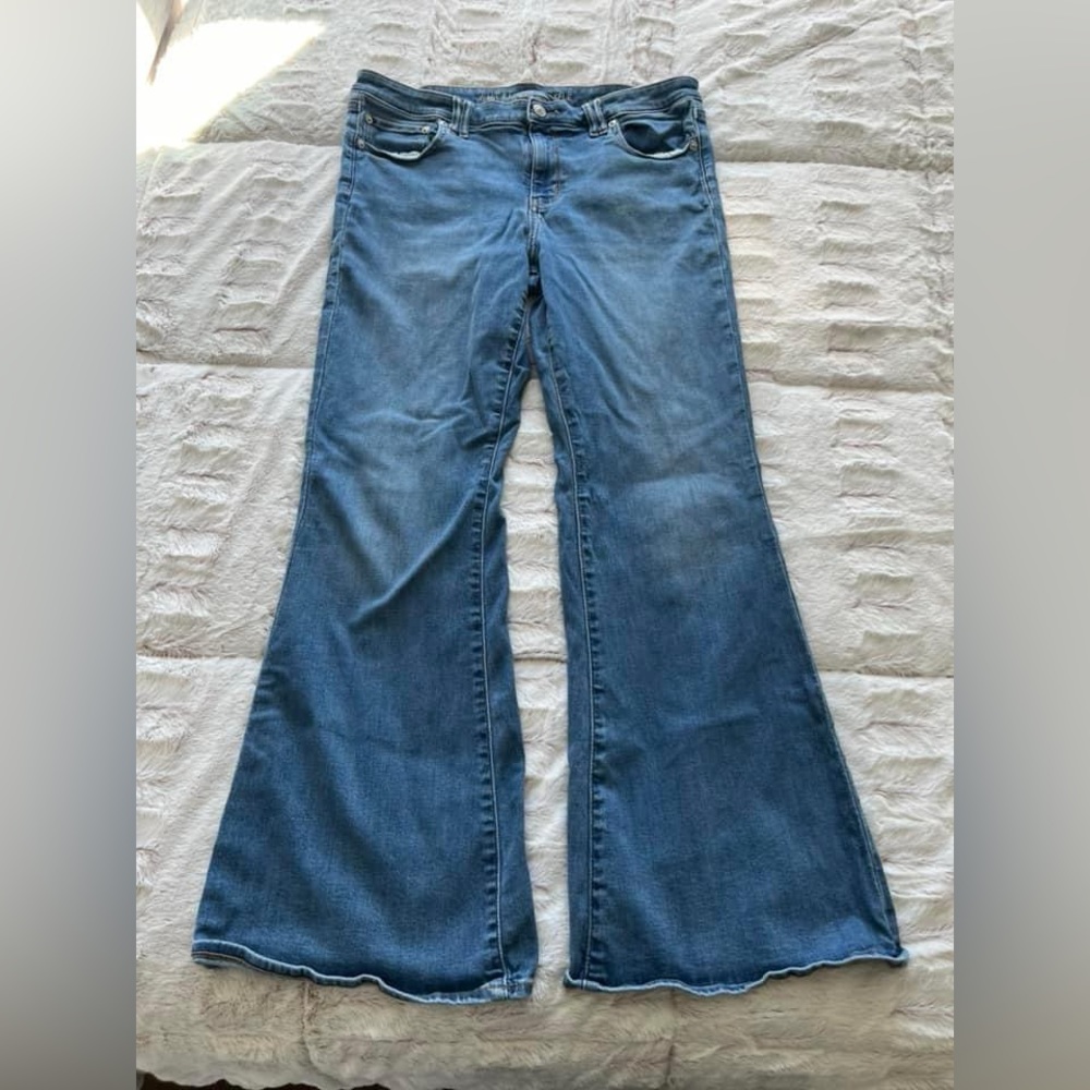 American Eagle, 14 Regular, Low-Rise Flare. Worn only a few times.